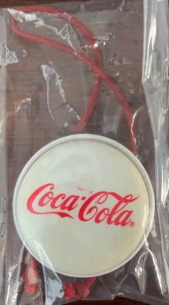 93183-1 € 1,50 coca cola sleutelhanger plastic wit.jpeg